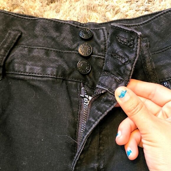 Refuge Black Denim Distressed Shorts - Picture 2 of 7